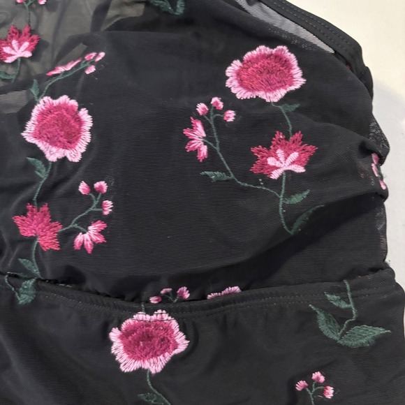 Torrid Blk Floral Embroidered Mesh High Neck Bikini Top Size 1 L Halter Swimwear - Picture 7 of 9